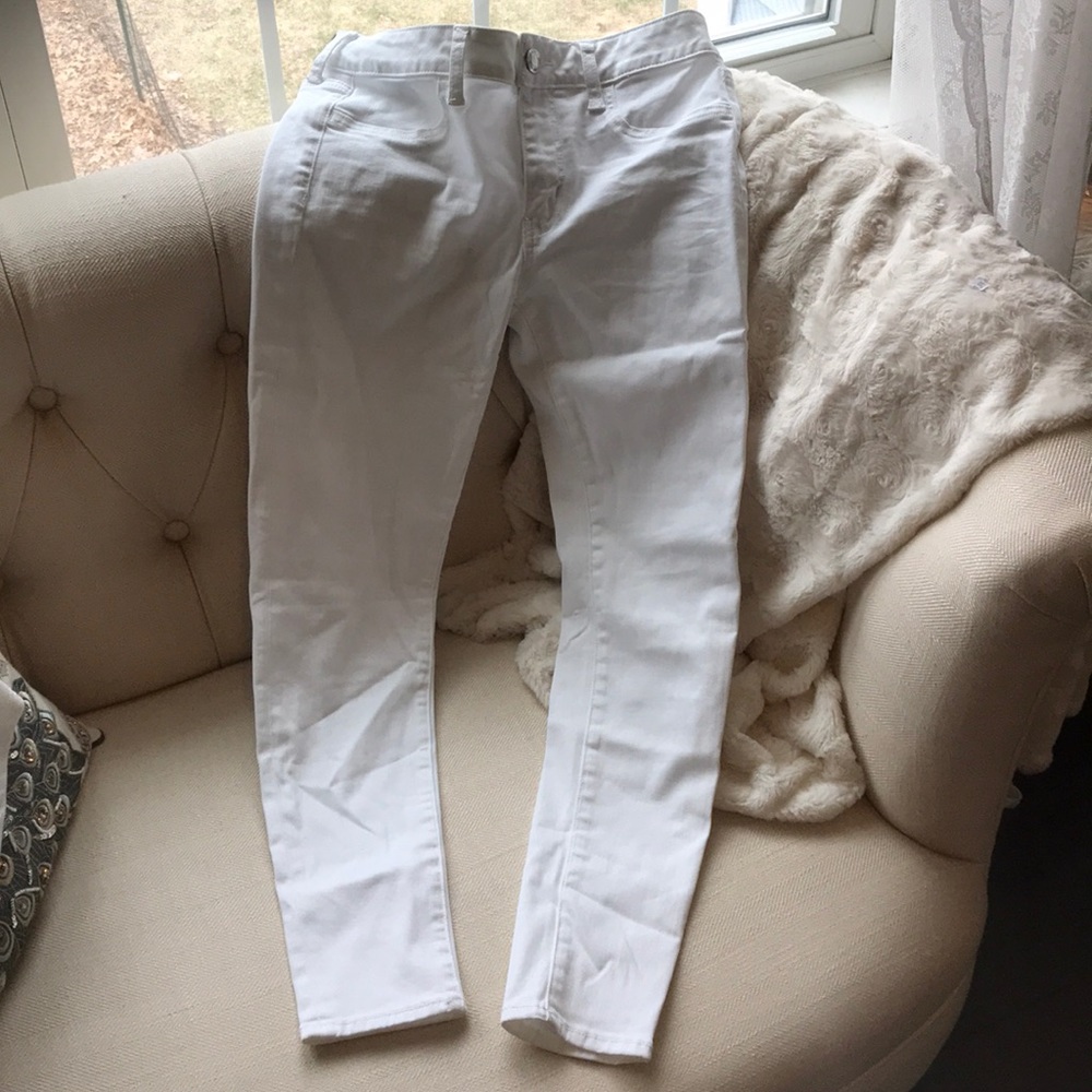 Size 8 Full Length American Eagle White Jeans